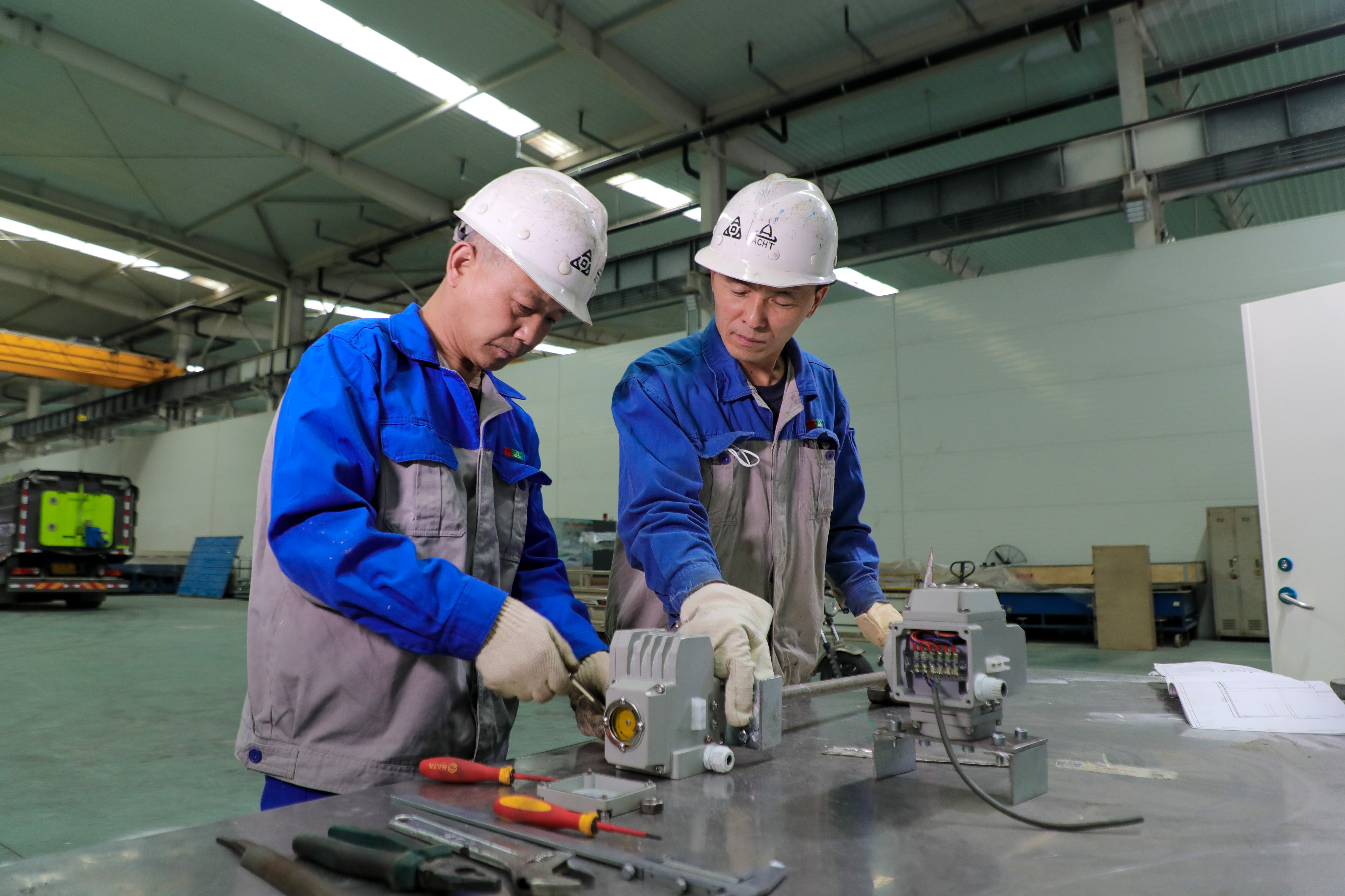 安陽市工人先鋒號:光熱科技設備維修車間整備系