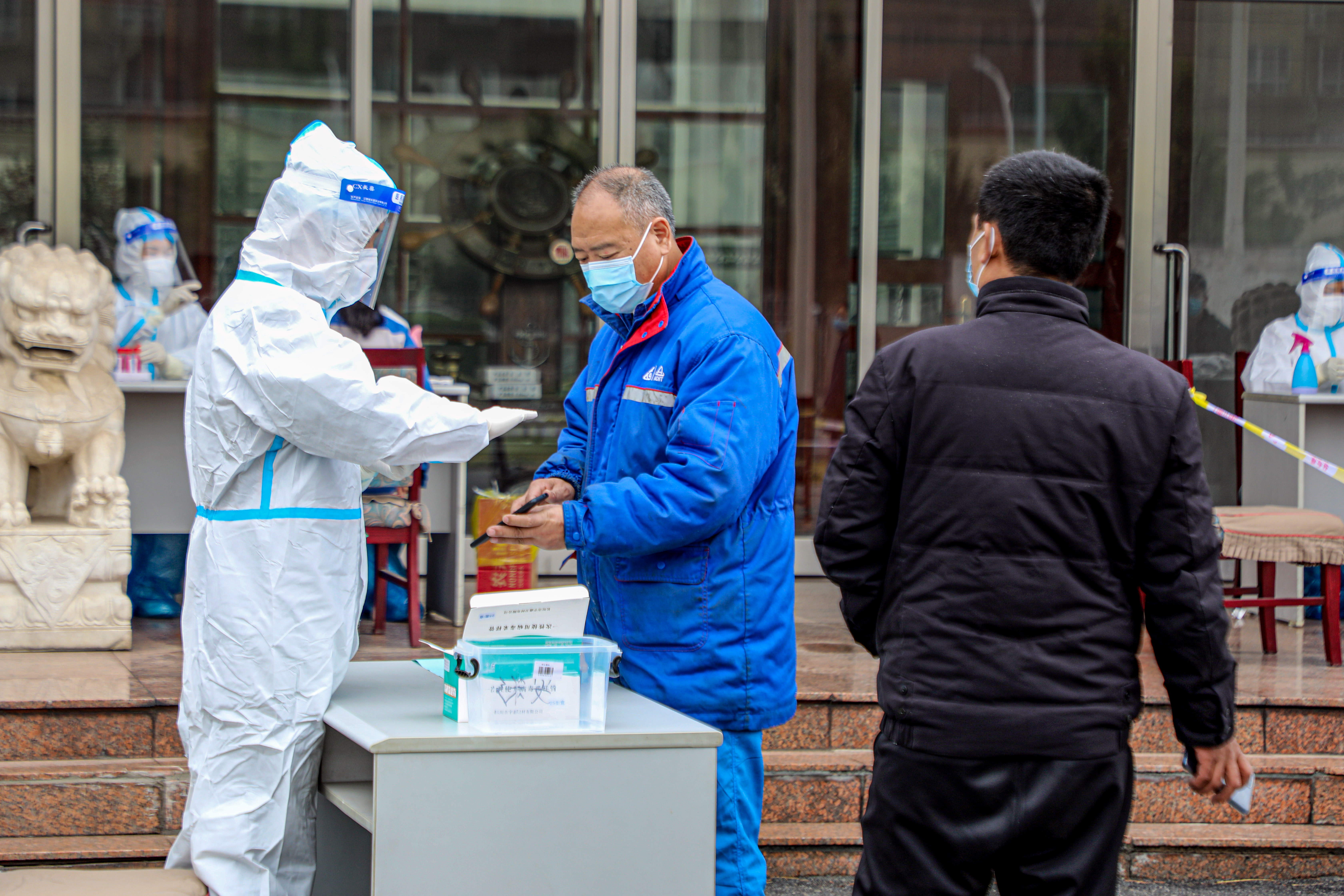 安彩高科：抗疫路上，從來都是“雙向奔赴”！