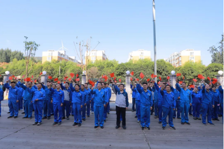 凝心聚力謀發(fā)展，砥礪奮進(jìn)向未來(lái)——許昌安彩舉行國(guó)慶升國(guó)旗儀式